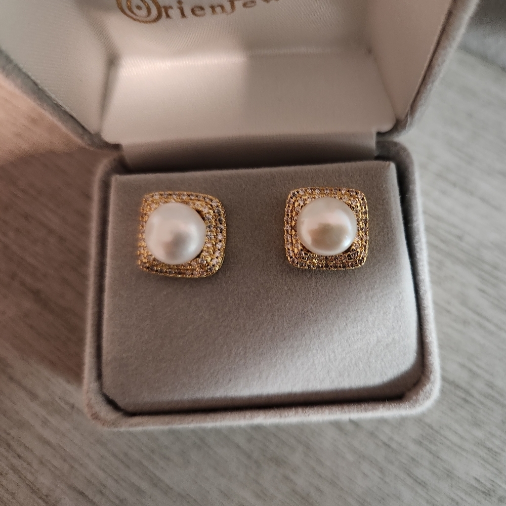 Freshwater pearl earrings